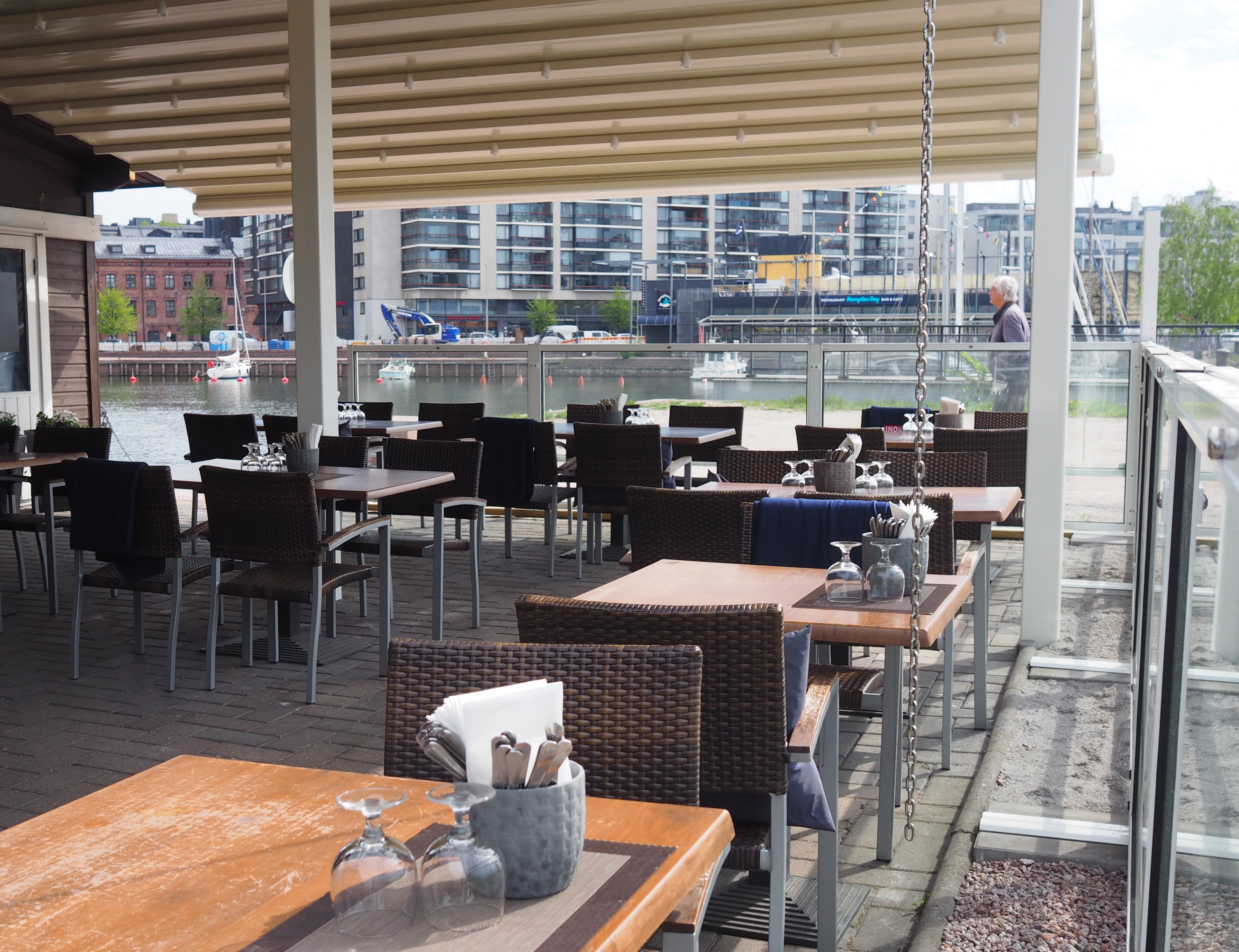 Merimakasiinin terassi